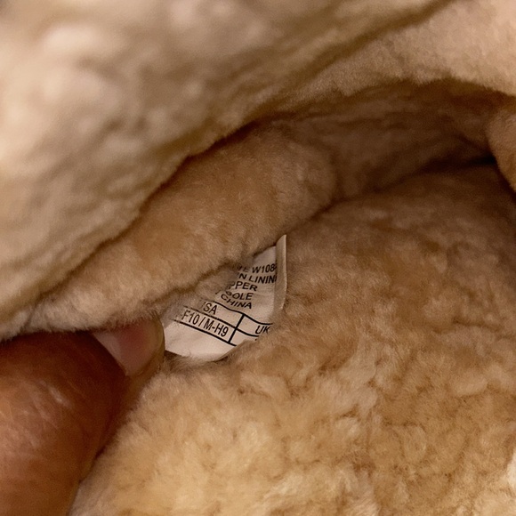 New Emu Australia Boots with back button decor - Picture 13 of 13